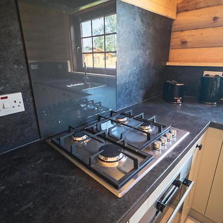 Aspen Lodge, Amazing New Log Cabin With Hot Tub - Sleeps 6 - Felmoor Park Morpeth Δωμάτιο φωτογραφία