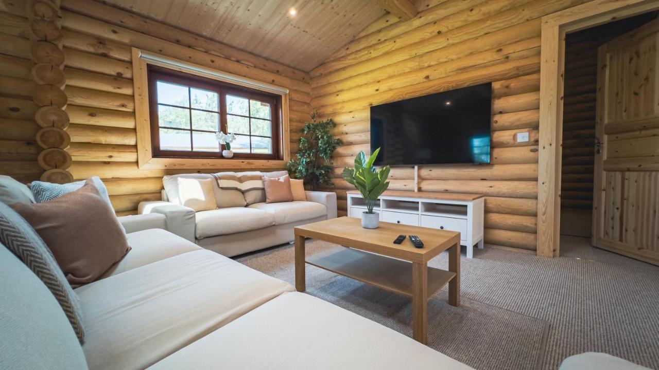 Aspen Lodge, Amazing New Log Cabin With Hot Tub - Sleeps 6 - Felmoor Park Morpeth Εξωτερικό φωτογραφία