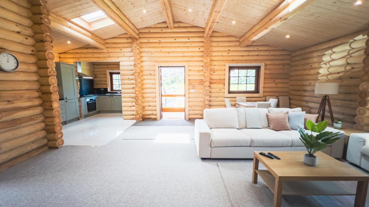Aspen Lodge, Amazing New Log Cabin With Hot Tub - Sleeps 6 - Felmoor Park Morpeth Εξωτερικό φωτογραφία