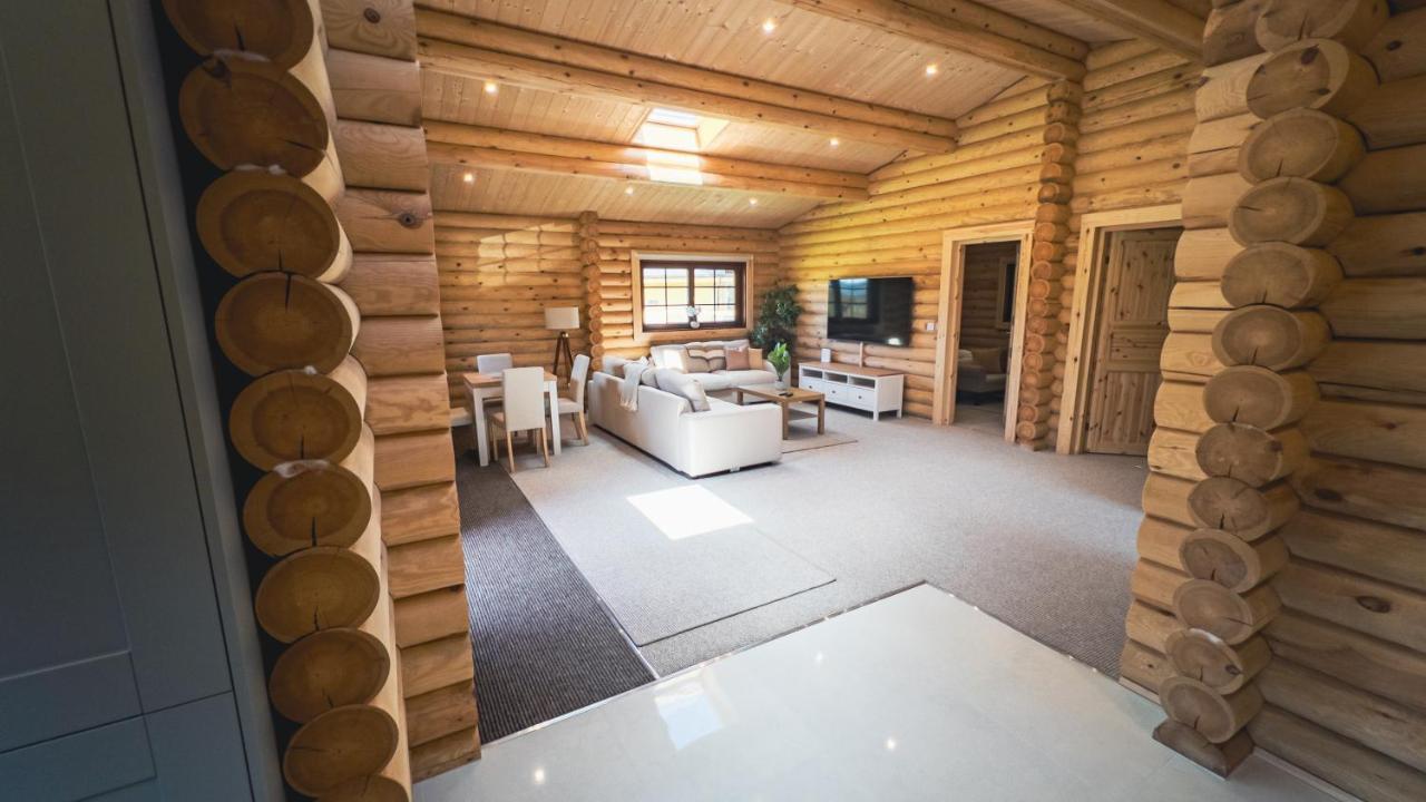 Aspen Lodge, Amazing New Log Cabin With Hot Tub - Sleeps 6 - Felmoor Park Morpeth Εξωτερικό φωτογραφία