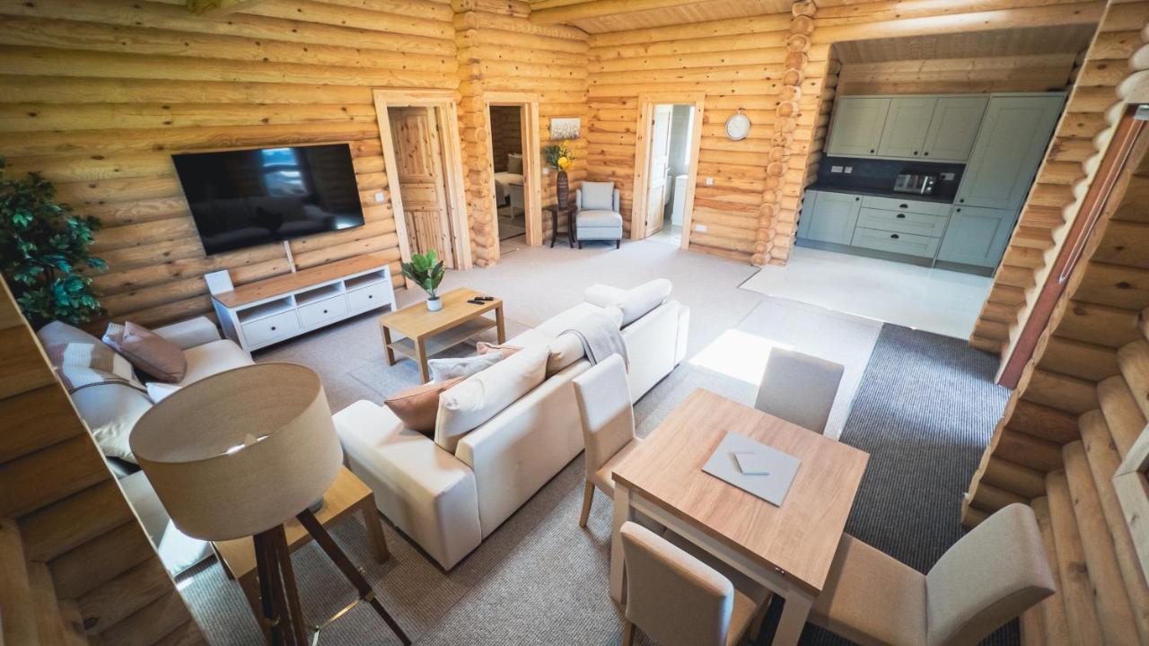 Aspen Lodge, Amazing New Log Cabin With Hot Tub - Sleeps 6 - Felmoor Park Morpeth Εξωτερικό φωτογραφία